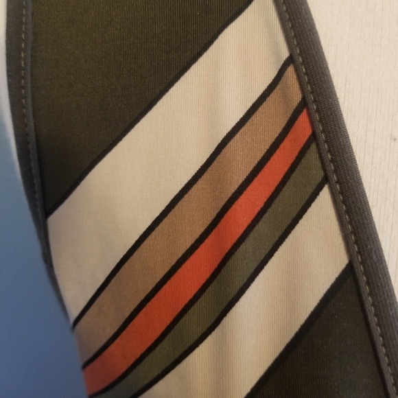 Deep v-neck front & back. Elegant, 70's colors, geometric pattern, size medium - Picture 4 of 8